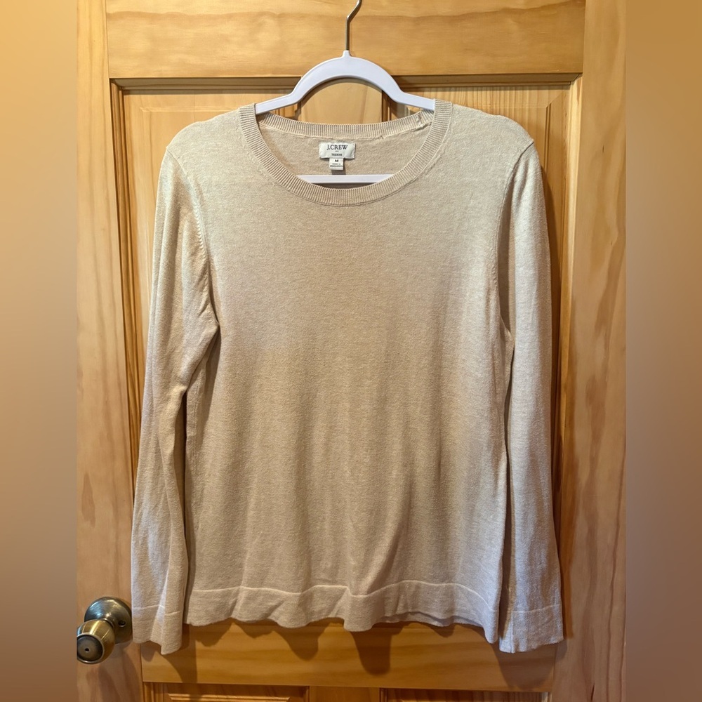 J. Crew Teddie Sweater is a lightweight, classic crewneck women’s M
